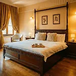 Apartment Elegant Retreat In Sinaia Mocioni Square