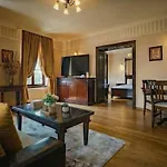 Elegant Retreat In Sinaia Mocioni Square