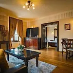 Elegant Retreat In Sinaia Mocioni Square *