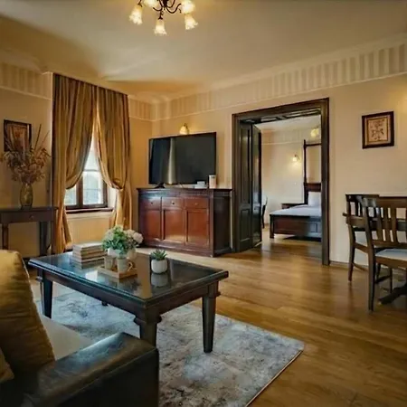 Elegant Retreat In Sinaia Mocioni Square