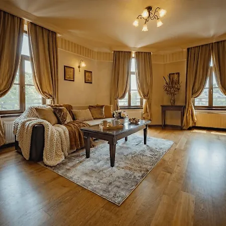 شقة Elegant Retreat In Sinaia Mocioni Square تيميشورا