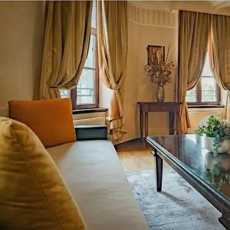 Elegant Retreat In Sinaia Mocioni Square * تيميشورا