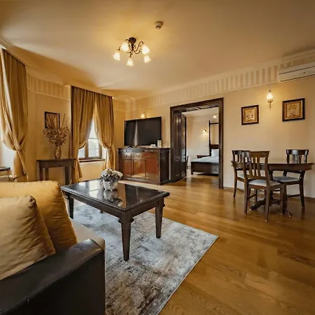 Elegant Retreat In Sinaia Mocioni Square *