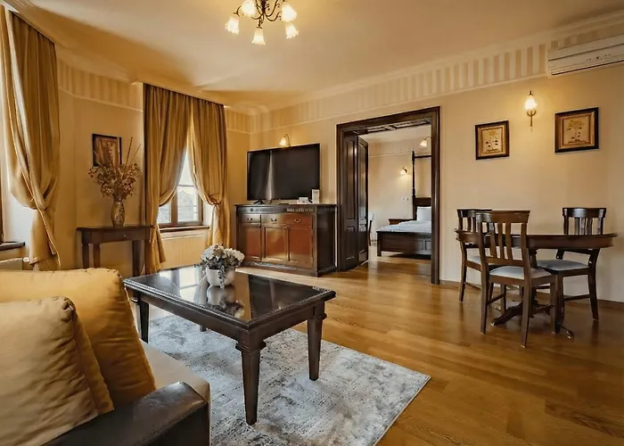 Elegant Retreat In Sinaia Mocioni Square *